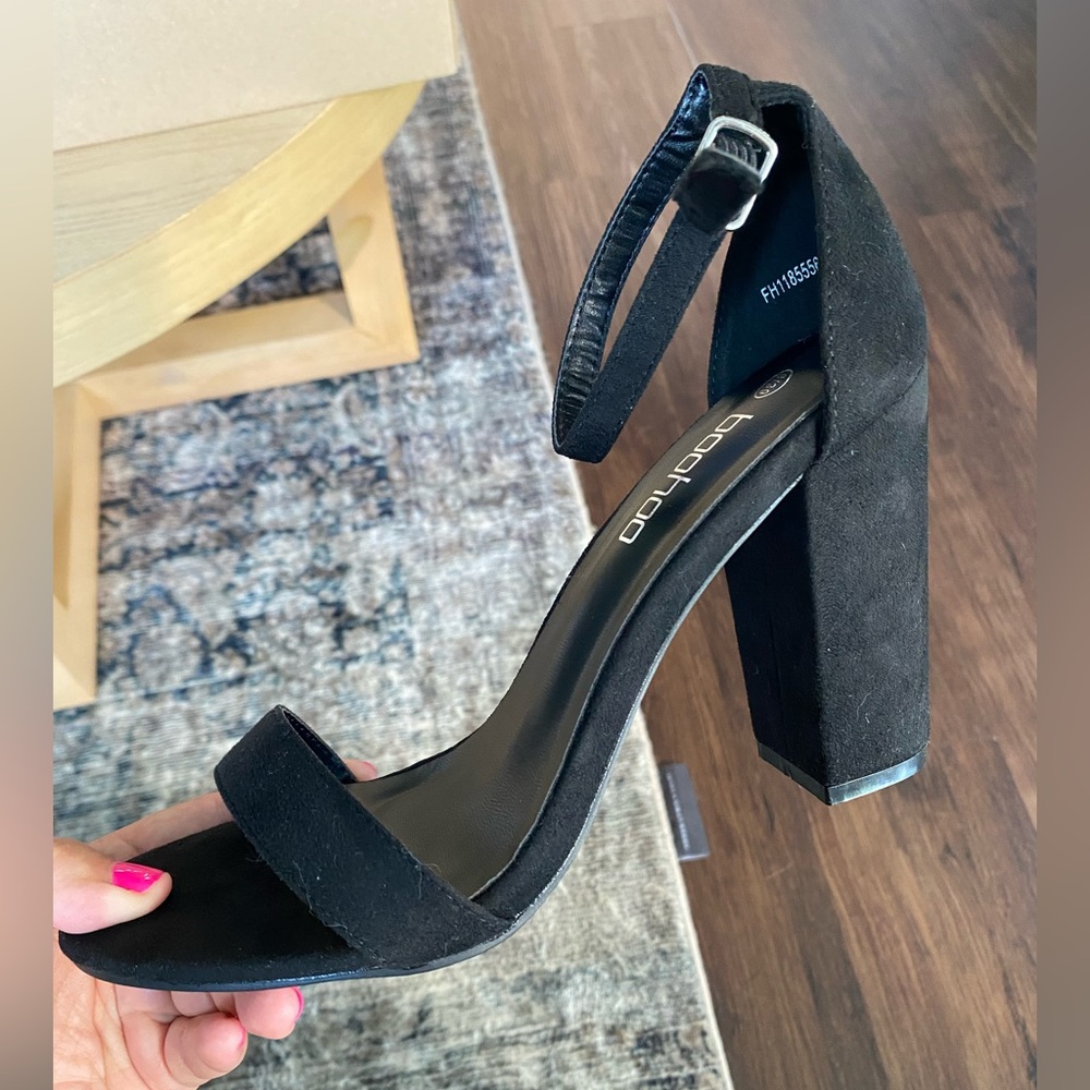 Black, open toe, thicker heal, brand new size 8 (wide) heel.